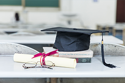 春招“黄金档”来袭：应届生看重落户政策 有企业招聘人数增五成